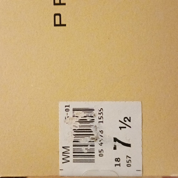 Predictions "Meridith" Black Thong Sandals in Size 7.5 - Picture 13 of 16